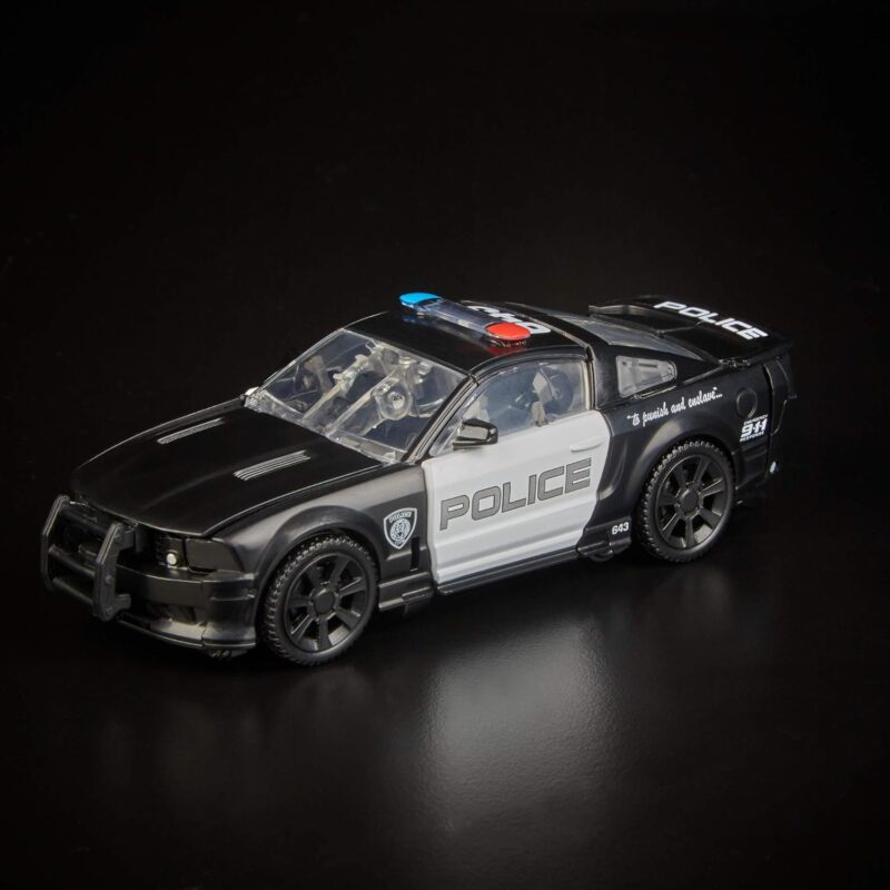 Studio Series SS‑28 Barricade 2