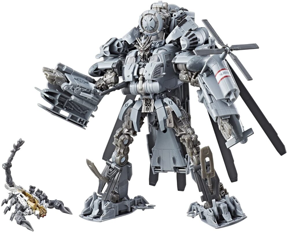 Transformers_Studio_Series_08_Leader_Class_Movie_1_Decepticon_Blackout