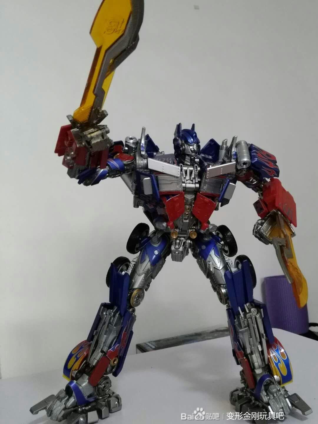 Black Mamba (BMB) Oversized Optimus Prime review 1