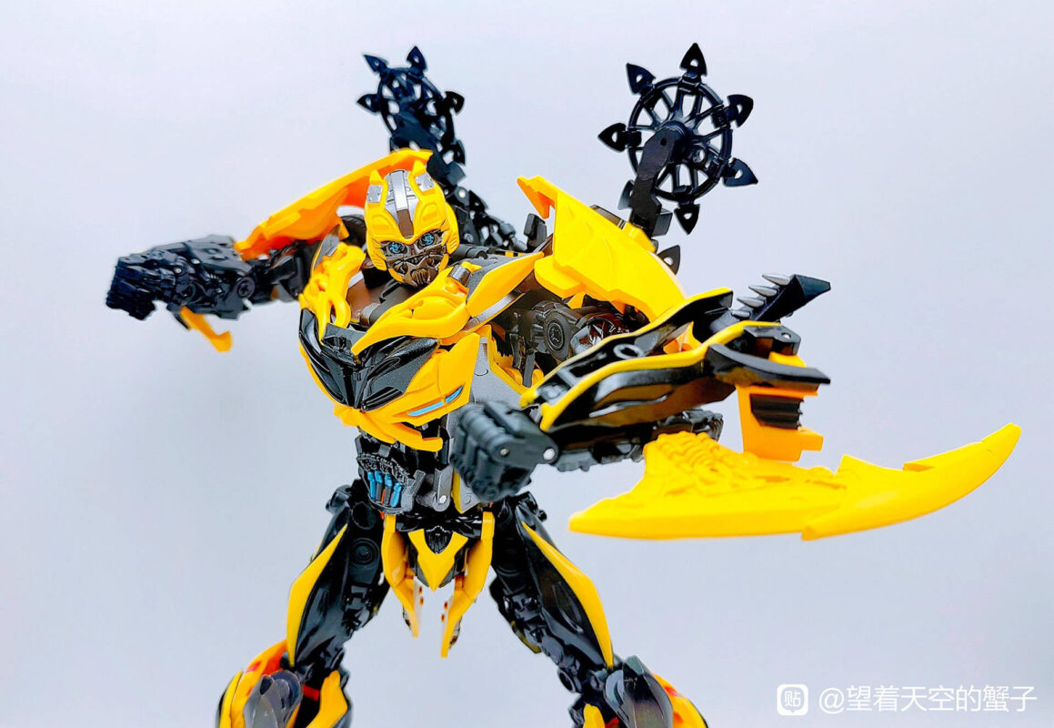 Bumblebee also includes a Dino-style arm blade