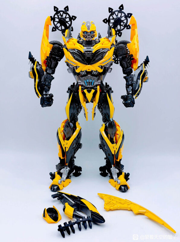 What's included in Unique Toys R-11 Buzz Guardian Bumblebee